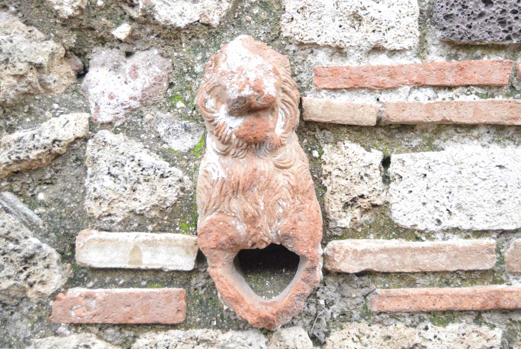 I.7.20 Pompeii. March 2018. Detail of terracotta water-spout in upper wall.
Foto Taylor Lauritsen, ERC Grant 681269 DÉCOR.