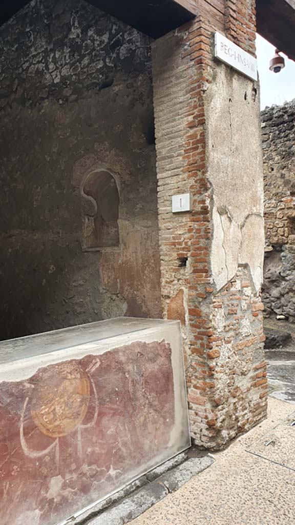 I.8.1 Pompeii. July 2021. Looking towards pilaster at west end of front façade.
Foto Annette Haug, ERC Grant 681269 DÉCOR.
