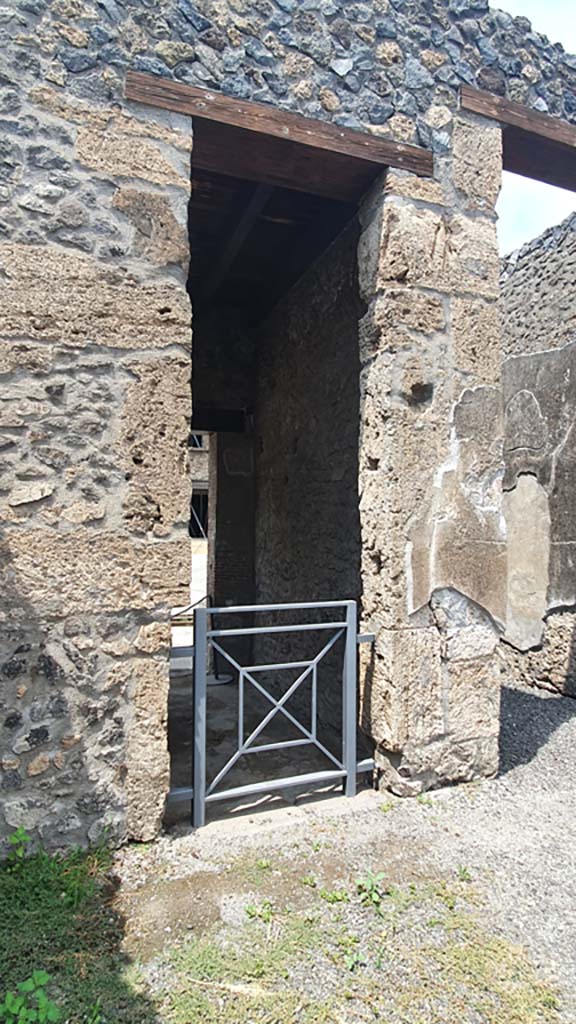 I.8.1/2 Pompeii. July 2021. 
Doorway in north-west corner of atrium, looking north into I.8.1.
Foto Annette Haug, ERC Grant 681269 DÉCOR.
