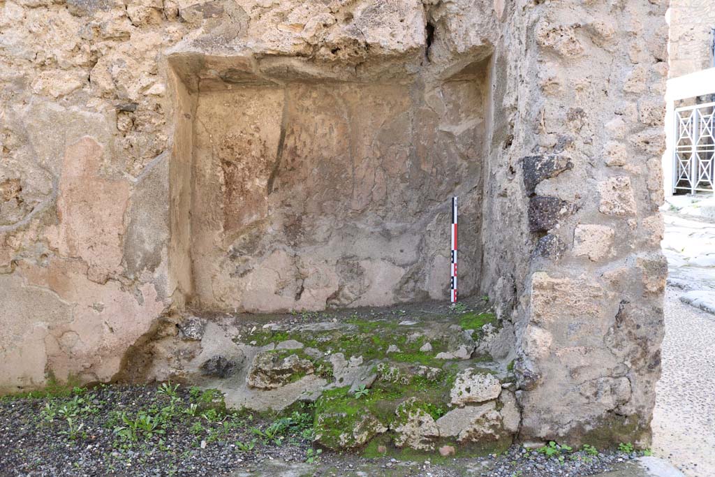 I.8.3 Pompeii. December 2018. Detail of recess in west wall. Photo courtesy of Aude Durand.