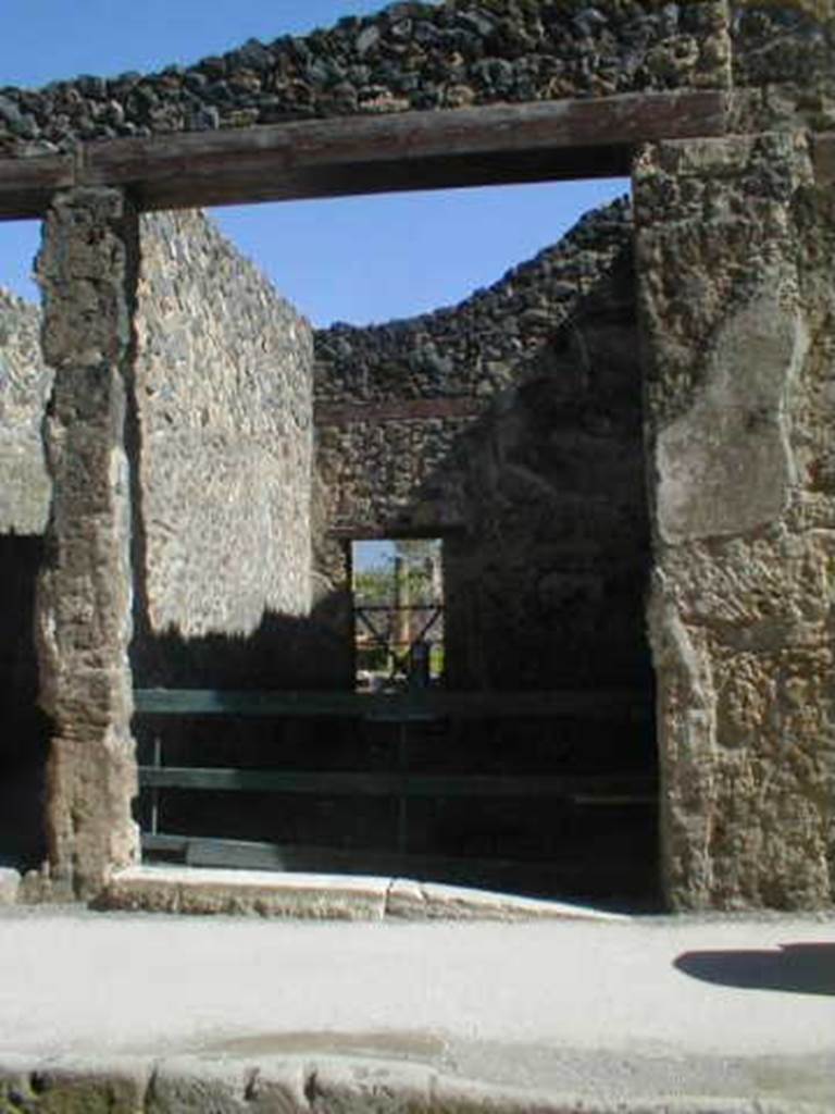I.8.4 Pompeii. May 2005. Entrance doorway on Via dell� Abbondanza.