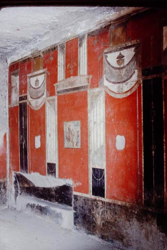I.8.9 Pompeii, 1968. 
Room 7, east wall of triclinium with bed recess. Photo by Stanley A. Jashemski.
Source: The Wilhelmina and Stanley A. Jashemski archive in the University of Maryland Library, Special Collections (See collection page) and made available under the Creative Commons Attribution-Non-Commercial License v.4. See Licence and use details.
J68f0611

