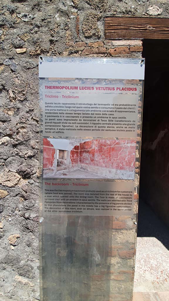 I.8.8 Pompeii. July 2021. Room 3, information board outside of doorway.
Foto Annette Haug, ERC Grant 681269 DÉCOR.