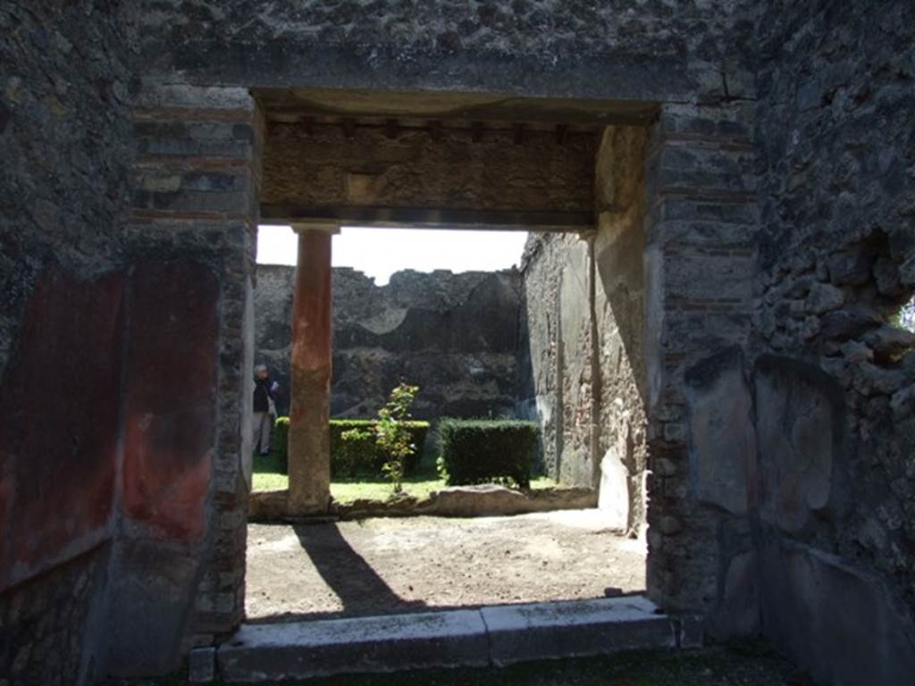 I.8.9 Pompeii. March 2009. Room 5. Tablinum. Looking south to portico and garden.