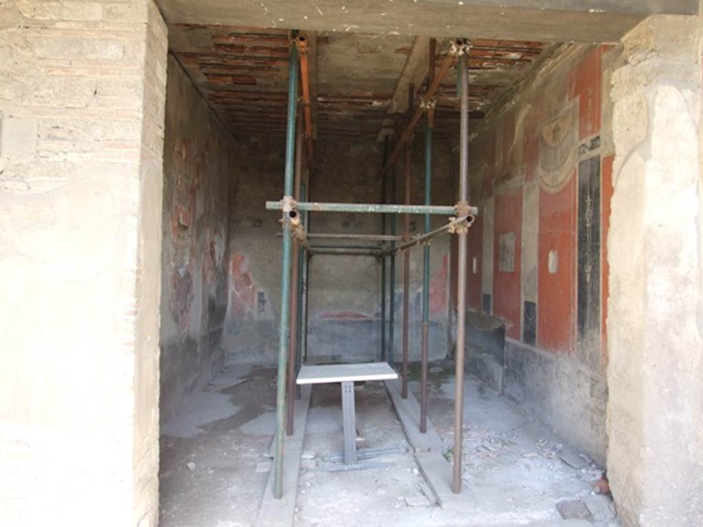 I.8.9 Pompeii. March 2009. Room 7. Triclinium. Looking north from portico.,