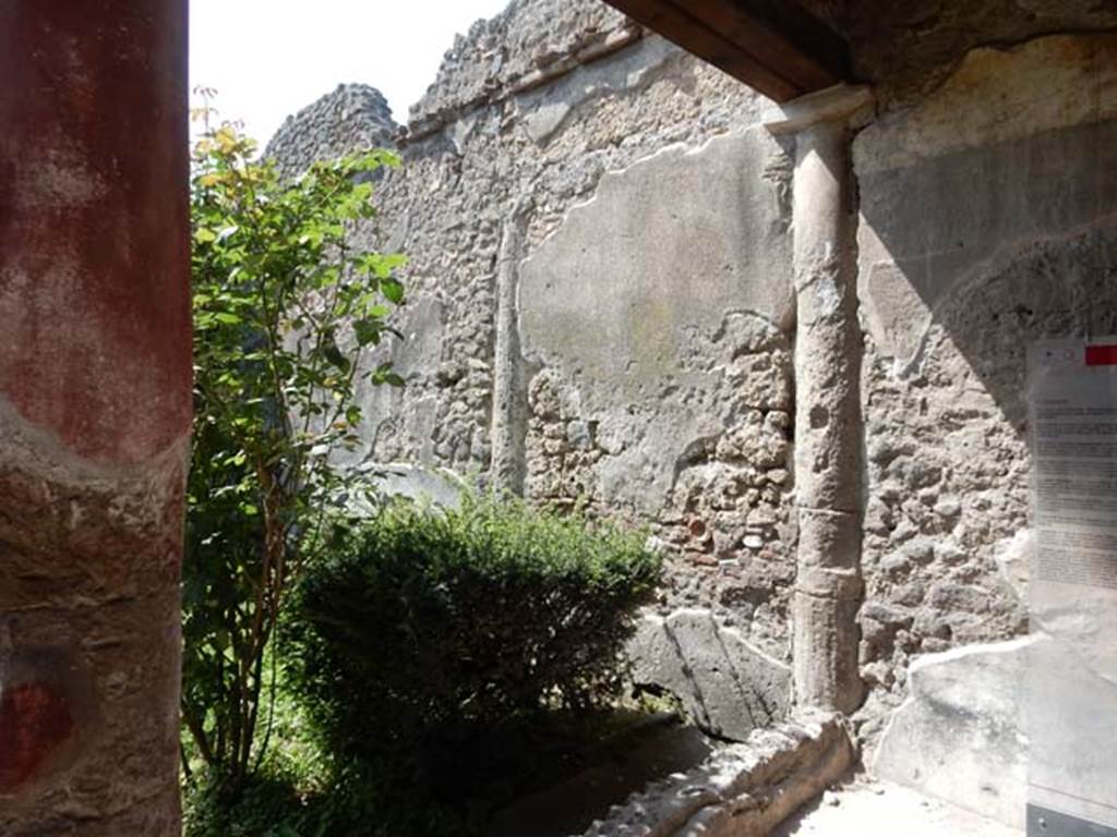 I.8.9 Pompeii. May 2015. Room 8, looking towards west wall of portico. Photo courtesy of Buzz Ferebee.