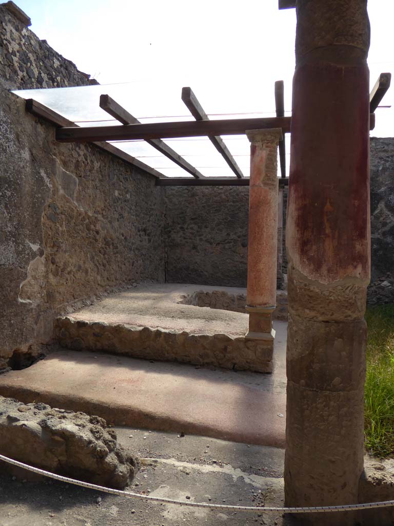 I.8.9 Pompeii. September 2015. Room 9, looking south towards triclinium from remains of portico wall.
Foto Annette Haug, ERC Grant 681269 DÉCOR.