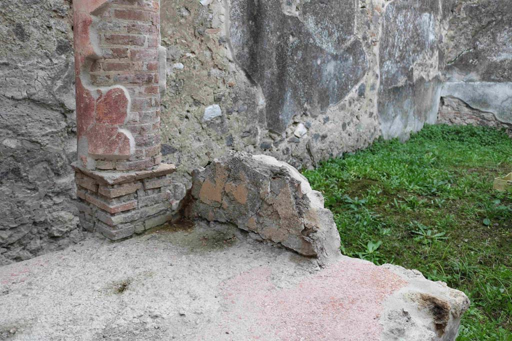 I.8.9 Pompeii. December 2018.
Looking south-west from interior end of southern couch which also appears to have yellow plaster on. Photo courtesy of Aude Durand.