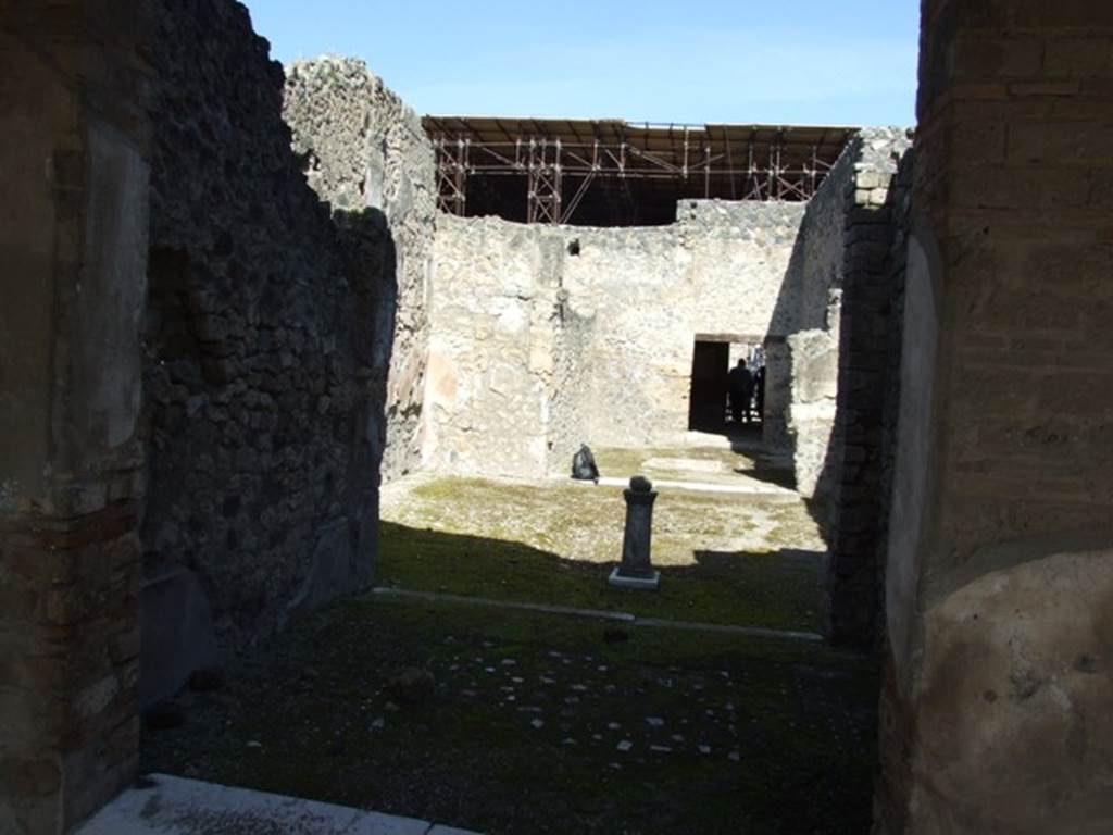 I.8.9 Pompeii. March 2009. Looking north through Tablinum, Atrium and Oecus to caupona.