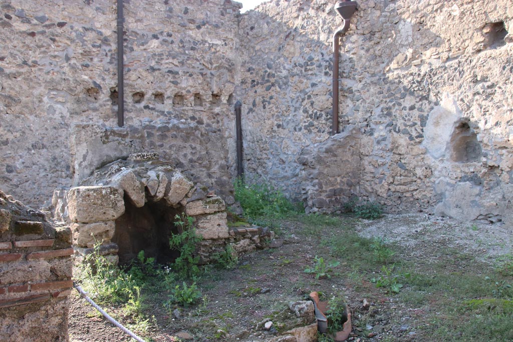 I.8.12 Pompeii. October 2022. Detail from north-west corner. Photo courtesy of Klaus Heese.