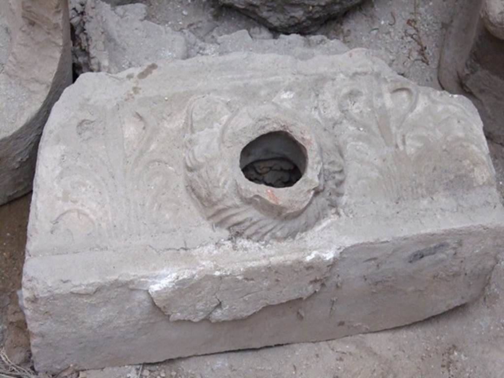 I.8.14 Pompeii. December 2007. Room 9, room in north-east corner. Sima or Grondaia with bear or lion’s head?