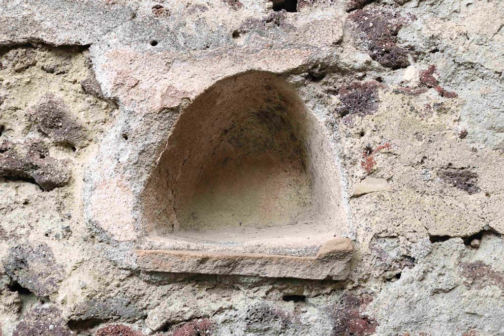 I.8.16 Pompeii. December 2018. Niche in north wall. Photo courtesy of Aude Durand.