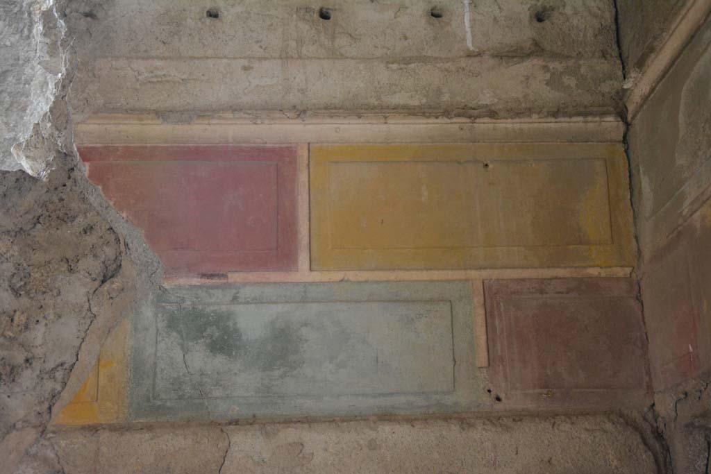 I.8.17 Pompeii. March 2019. Room 15, detail from upper west wall.
Foto Annette Haug, ERC Grant 681269 DÉCOR.