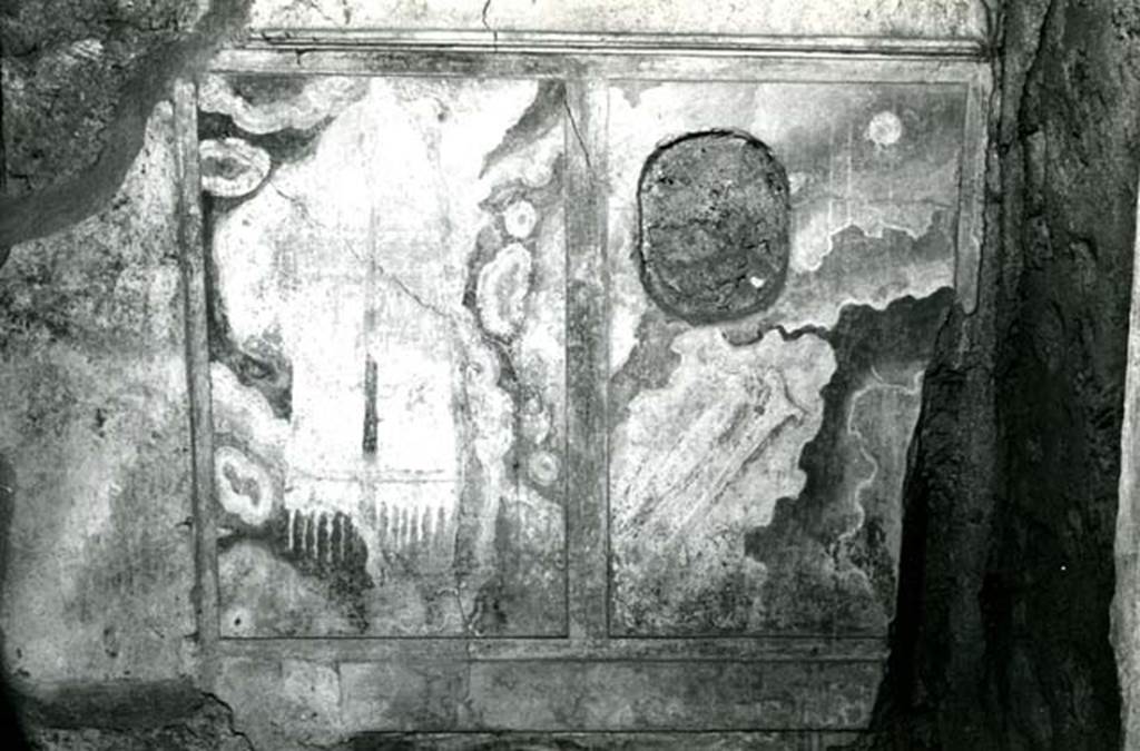 I.8.17 Pompeii. 1972. Room 15. Casa dei Quattro Stili, cubiculum N, W wall. Photo courtesy of Anne Laidlaw.
American Academy in Rome, Photographic Archive. Laidlaw collection _P_72_14_13.