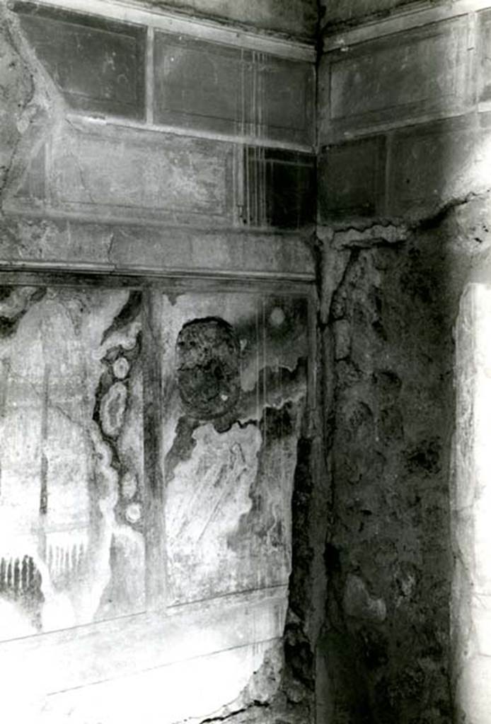 I.8.17 Pompeii. 1968. Room 15. Casa dei Quattro Stili, alcove W wall and NW corner. Photo courtesy of Anne Laidlaw.
American Academy in Rome, Photographic Archive. Laidlaw collection _P_68_3_11.