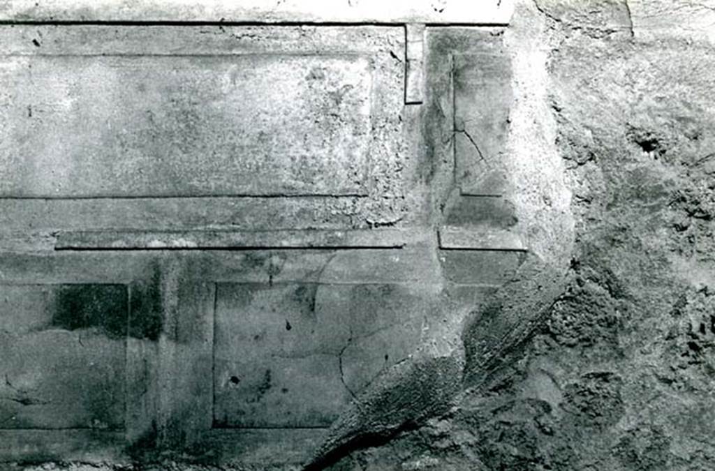 I.8.17 Pompeii. 1972. Room 15. Casa dei Quattro Stili, NW cubiculum, N wall, far left corner.
Photo courtesy of Anne Laidlaw.
American Academy in Rome, Photographic Archive. Laidlaw collection _P_72_15_6.