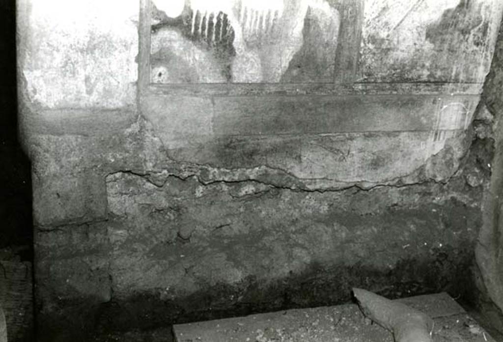 I.8.17 Pompeii. 1968. Room 15. Casa dei Quattro Stili, NW of atrium, left W wall, showing where bed was. Photo courtesy of Anne Laidlaw.
American Academy in Rome, Photographic Archive. Laidlaw collection _P_68_14_33.