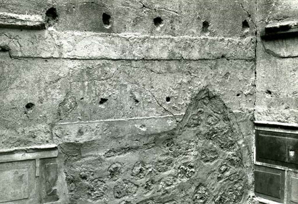 I.8.17 Pompeii. 1975. Room 15. Casa dei Quattro Stili, cubiculum left N of entrance, back upper N wall. Photo courtesy of Anne Laidlaw.
American Academy in Rome, Photographic Archive. Laidlaw collection _P_75_2_12.