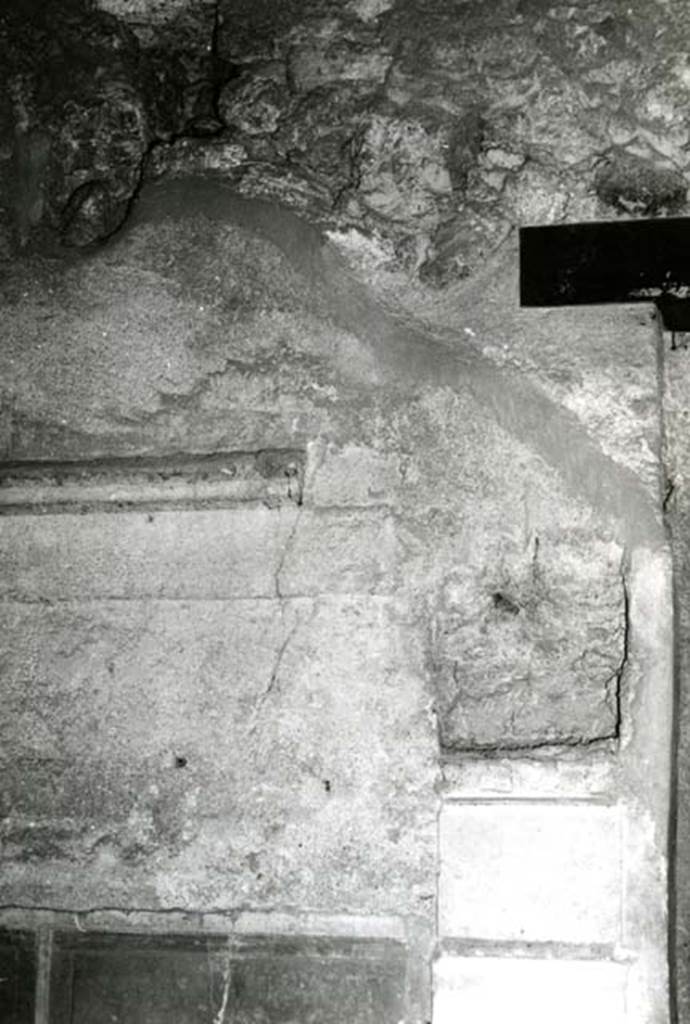 I.8.17 Pompeii. 1968. Room 15. Casa dei Quattro Stili, NW cubiculum, E wall, detail. Photo courtesy of Anne Laidlaw.
American Academy in Rome, Photographic Archive. Laidlaw collection _P_68_14_37.