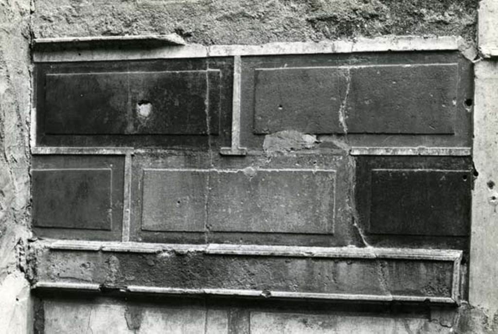 I.8.17 Pompeii. 1975. Room 15. Casa dei Quattro Stili, cubiculum left N of entrance, cubiculum alcove, right E wall. Photo courtesy of Anne Laidlaw.
American Academy in Rome, Photographic Archive. Laidlaw collection _P_75_2_6.