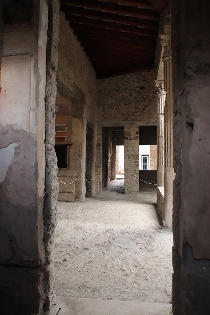I.8.17 Pompeii. October 2024.
Room 15, looking east through doorway, across north side of atrium. Photo courtesy of Klaus Heese.