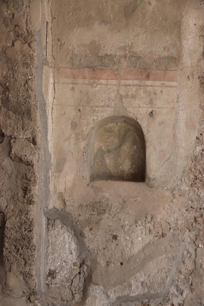 I.8.17 Pompeii. May 2024. 
Room 3, atrium, niche in south-east corner. Photo courtesy of Klaus Heese.

