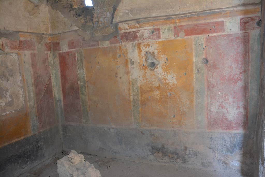 I.8.17 Pompeii. October 2019. Room 4, looking towards north-west corner and north wall.
Foto Annette Haug, ERC Grant 681269 D�COR.
