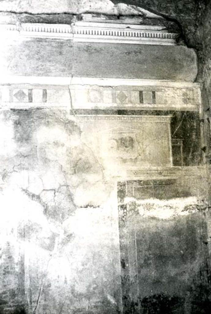 I.8.17 Pompeii. 1965. Room 9. Casa dei Quattro Stili, E wall of exedra, 2st style cornice.
Photo courtesy of Anne Laidlaw.
American Academy in Rome, Photographic Archive. Laidlaw collection _P_65_2_17.
