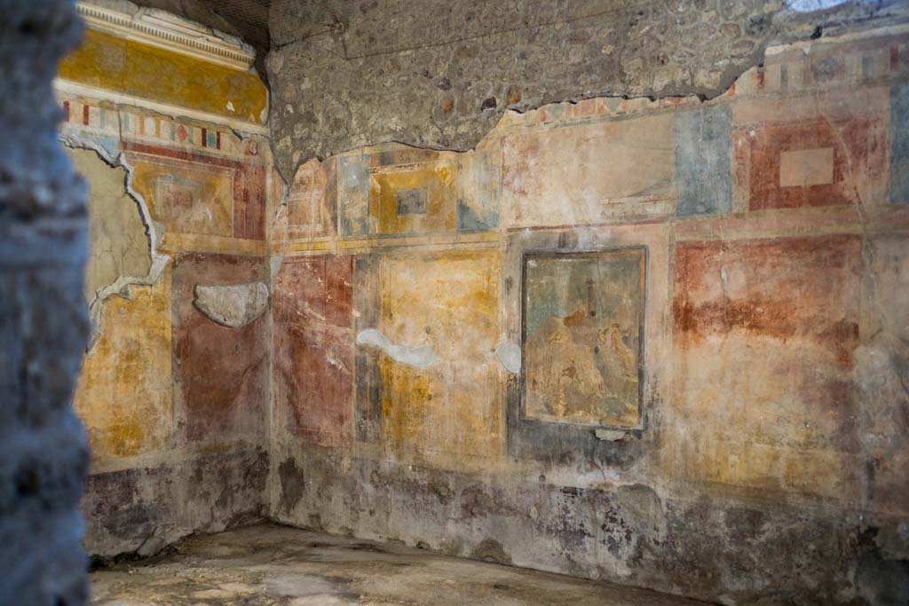 I.8.17 Pompeii. December 2021. Room 9, looking towards south-east corner and south wall. Photo courtesy of Johannes Eber.
