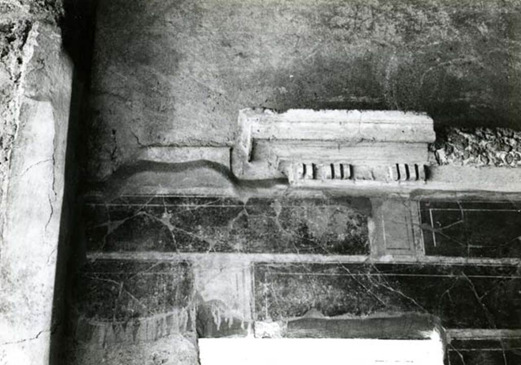 I.8.17 Pompeii. 1968. Room 12. Casa dei Quattro Stili, NE cubiculum, detail 1st style moulding on left W wall. Photo courtesy of Anne Laidlaw.
American Academy in Rome, Photographic Archive. Laidlaw collection _P_68_3_16.