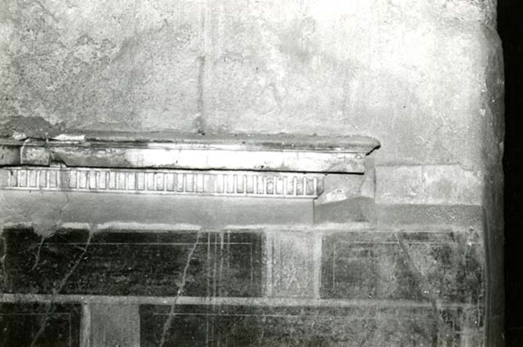 I.8.17 Pompeii. 1968. Room 12. Casa dei Quattro Stili, NE cubiculum, atrium, detail. S wall.
Photo courtesy of Anne Laidlaw.
American Academy in Rome, Photographic Archive. Laidlaw collection _P_68_14_18.