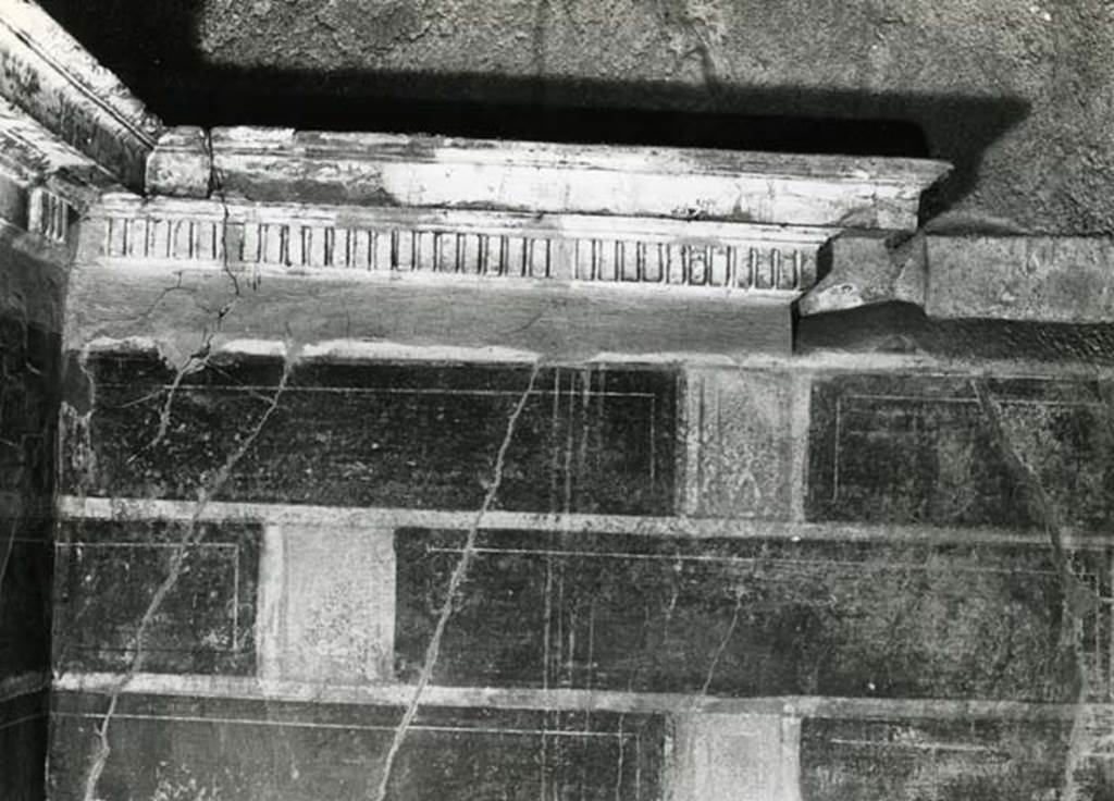 I.8.17 Pompeii. 1972. Room 12. Casa dei Quattro Stili, third room, S wall, detail. Photo courtesy of Anne Laidlaw.
American Academy in Rome, Photographic Archive. Laidlaw collection _P_72_14_28.