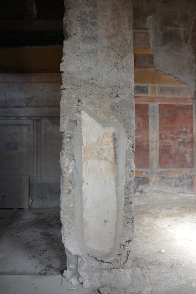 I.8.17 Pompeii. March 2019.
Room 14, on left, detail of pilaster in north wall of atrium 3, with room 13, on right.
Foto Annette Haug, ERC Grant 681269 DÉCOR.