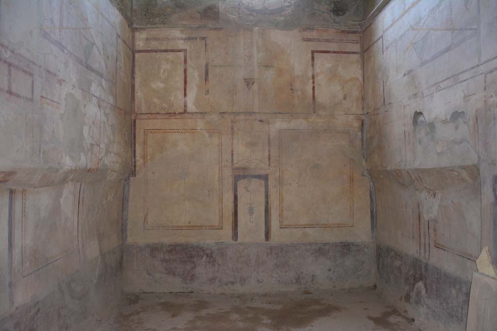 I.8.17 Pompeii. October 2019. Room 14, looking towards west wall with bed recess in both south and north walls.
Foto Annette Haug, ERC Grant 681269 DÉCOR.