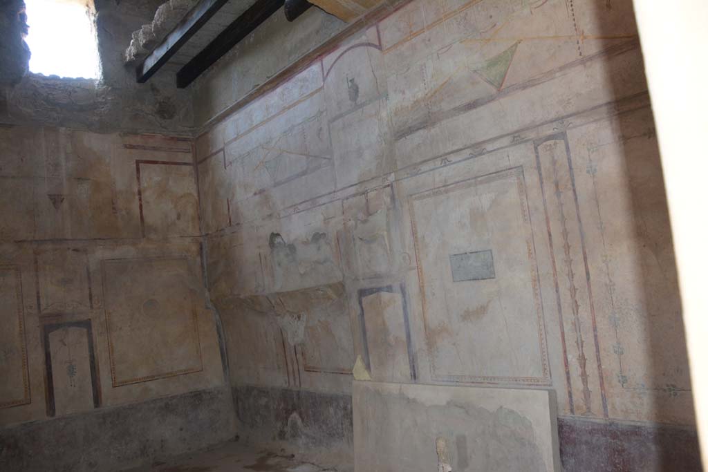 I.8.17 Pompeii. October 2019. Room 14, looking west along north wall.
Foto Annette Haug, ERC Grant 681269 DÉCOR.