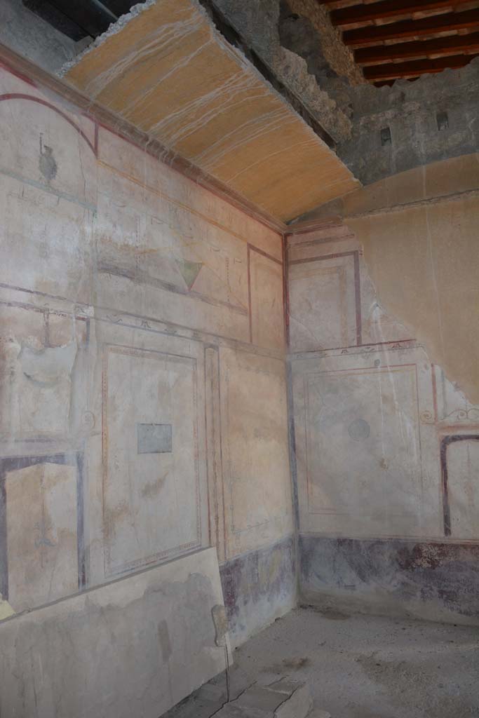 I.8.17 Pompeii. October 2019.
Room 14, north-east corner with part reconstruction of vaulted ceiling.
Foto Annette Haug, ERC Grant 681269 DÉCOR.