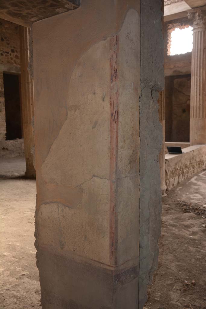 I.8.17 Pompeii. March 2019.
Room 14, pilaster between two doorways with remaining painted decoration.
Foto Annette Haug, ERC Grant 681269 DÉCOR.