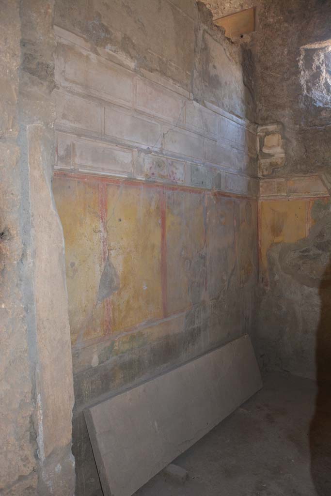 I.8.17 Pompeii. October 2019. Room 15, looking west along south wall.
Foto Annette Haug, ERC Grant 681269 DÉCOR.
