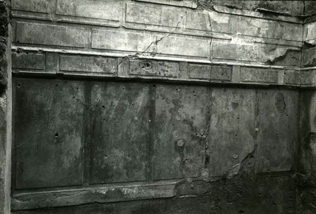 I.8.17 Pompeii. 1975. Room 15.
Casa dei Quattro Stili, cubiculum left N of entrance, antechambers, left S wall detail of execution.
Photo courtesy of Anne Laidlaw.
American Academy in Rome, Photographic Archive. Laidlaw collection _P_75_2_3.