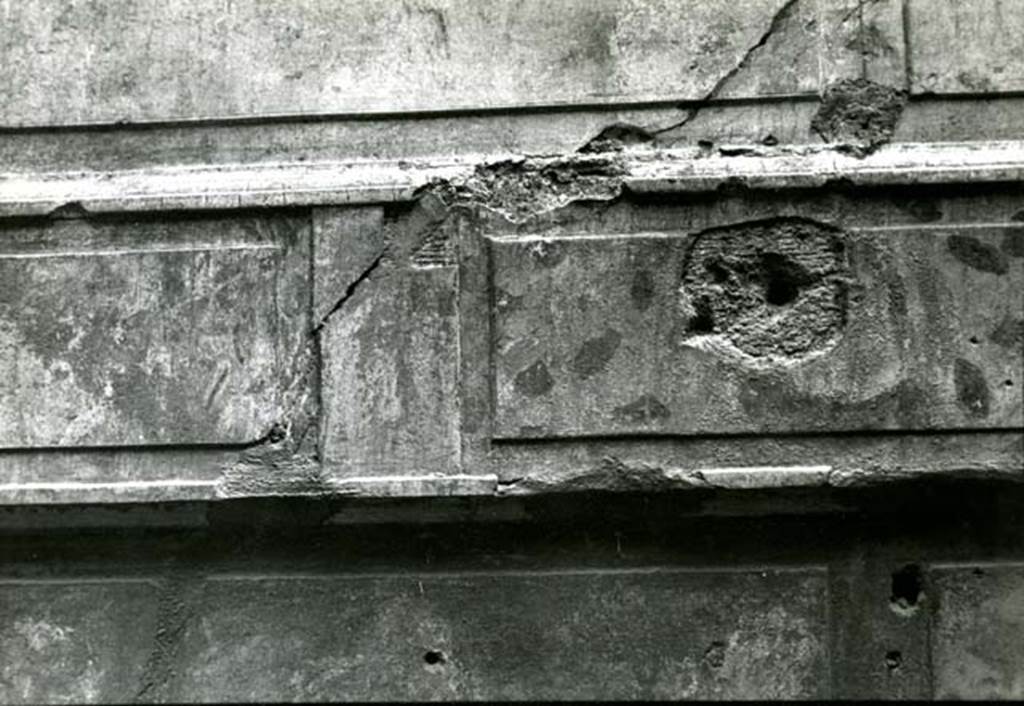 I.8.17 Pompeii. 1975. Room 15. Casa dei Quattro Stili, cubiculum left N of entrance, detail of execution. Photo courtesy of Anne Laidlaw.
American Academy in Rome, Photographic Archive. Laidlaw collection _P_75_2_13.