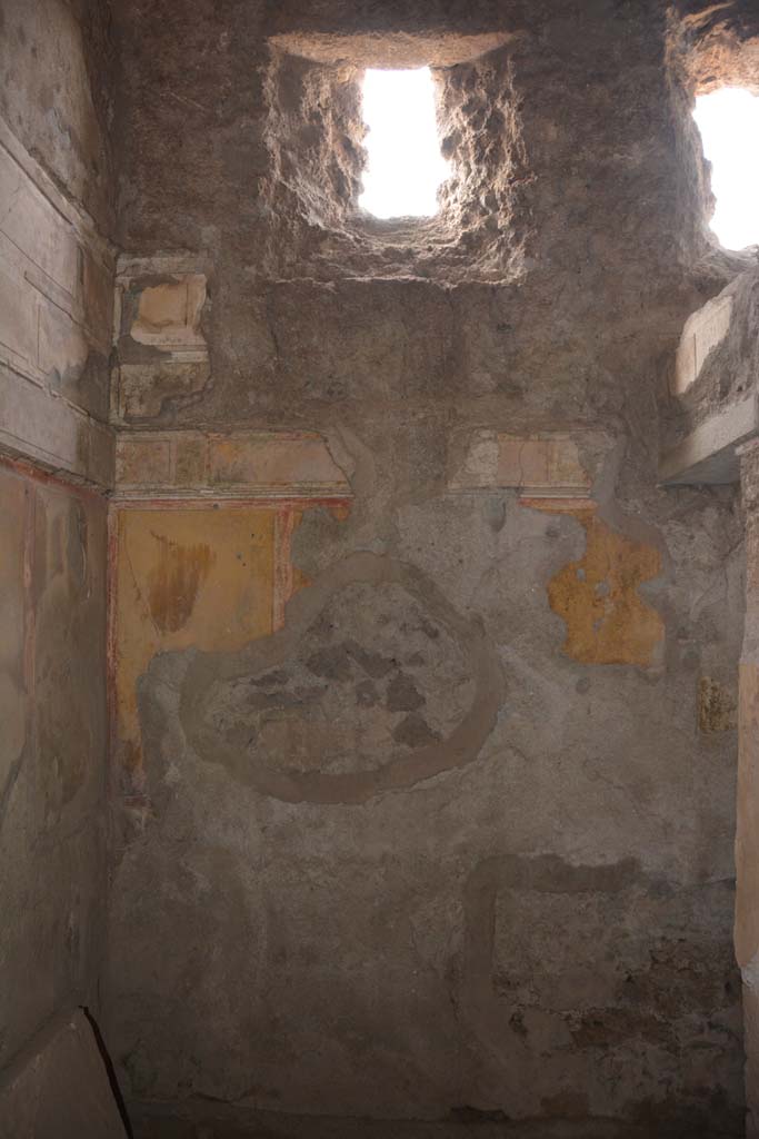 I.8.17 Pompeii. March 2019. Room 15, west wall at south end.
Foto Annette Haug, ERC Grant 681269 DÉCOR.