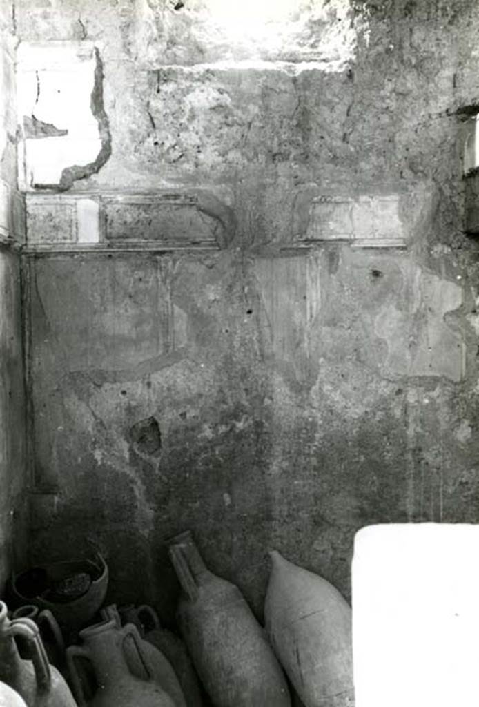 I.8.17 Pompeii. 1968. Room 15. Casa dei Quattro Stili, alcove W wall. Photo courtesy of Anne Laidlaw.
American Academy in Rome, Photographic Archive. Laidlaw collection _P_68_3_12.