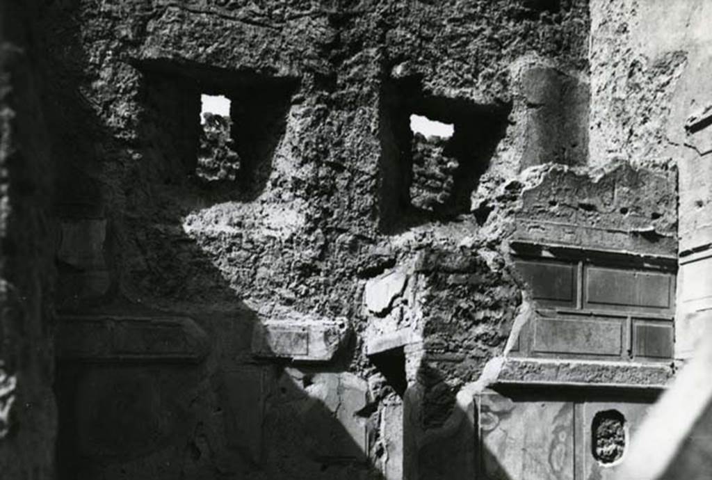 I.8.17 Pompeii. 1975. Room 15. Casa dei Quattro Stili, cubiculum left N of entrance, back W wall.
Photo courtesy of Anne Laidlaw.
American Academy in Rome, Photographic Archive. Laidlaw collection _P_75_2_27.
