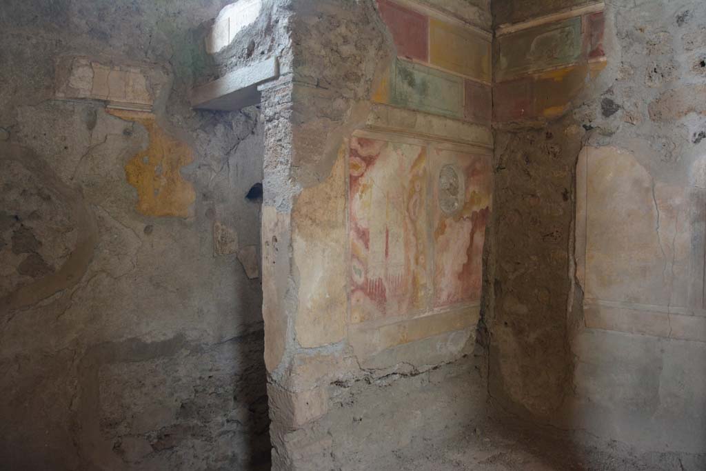 I.8.17 Pompeii. March 2019.
Room 15, looking north-west, west wall on left, doorway to closet in centre, west wall of alcove, centre right.
Foto Annette Haug, ERC Grant 681269 DÉCOR.