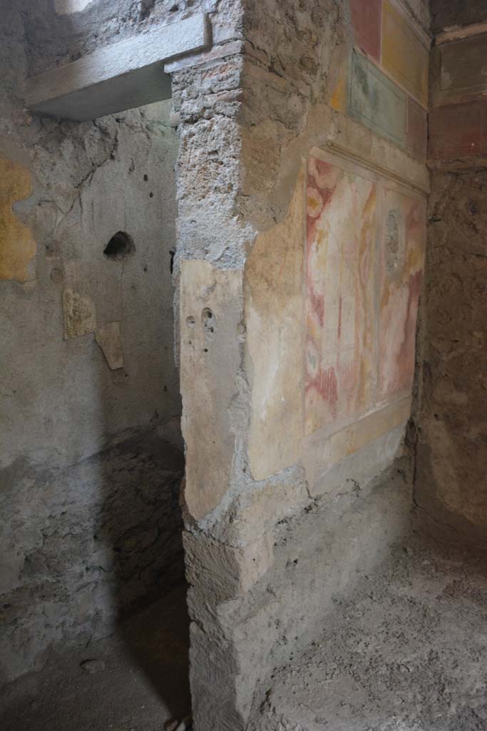 I.8.17 Pompeii. March 2019.
Room 15, north-west corner, doorway to closet, on left, and alcove, on right.
Foto Annette Haug, ERC Grant 681269 DÉCOR.