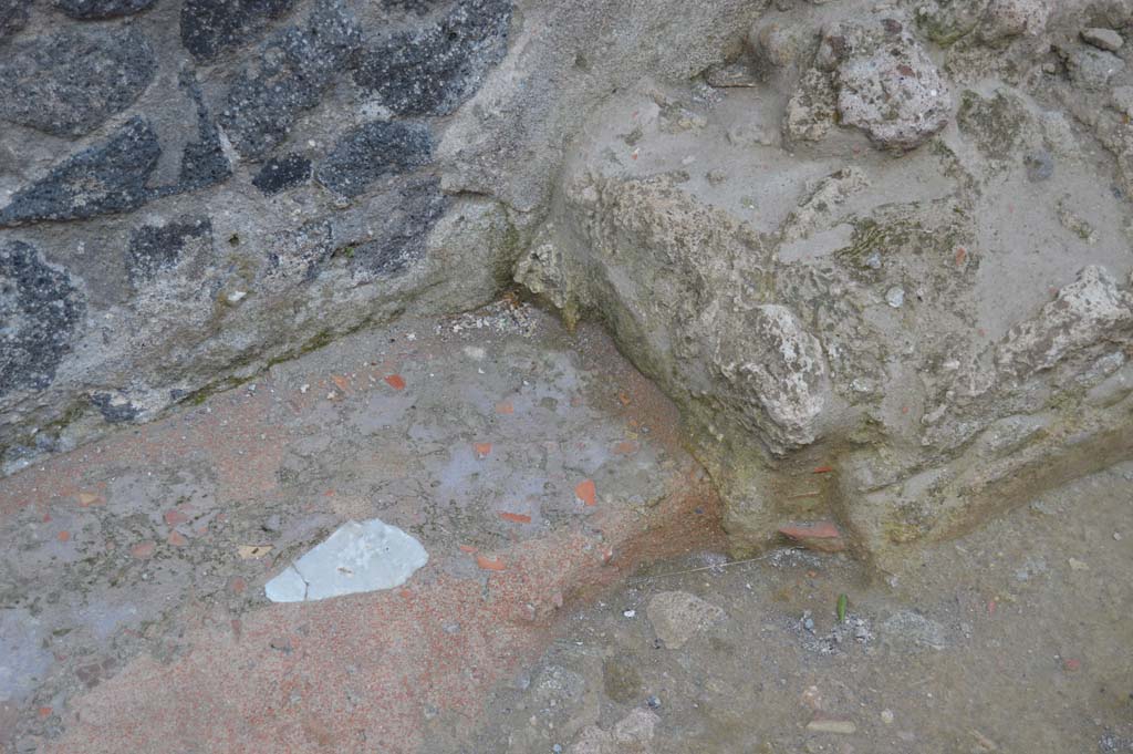 I.8.17 Pompeii. March 2019. Detail of pavement at north end of bench outside of doorway.
Foto Taylor Lauritsen, ERC Grant 681269 DÉCOR.
