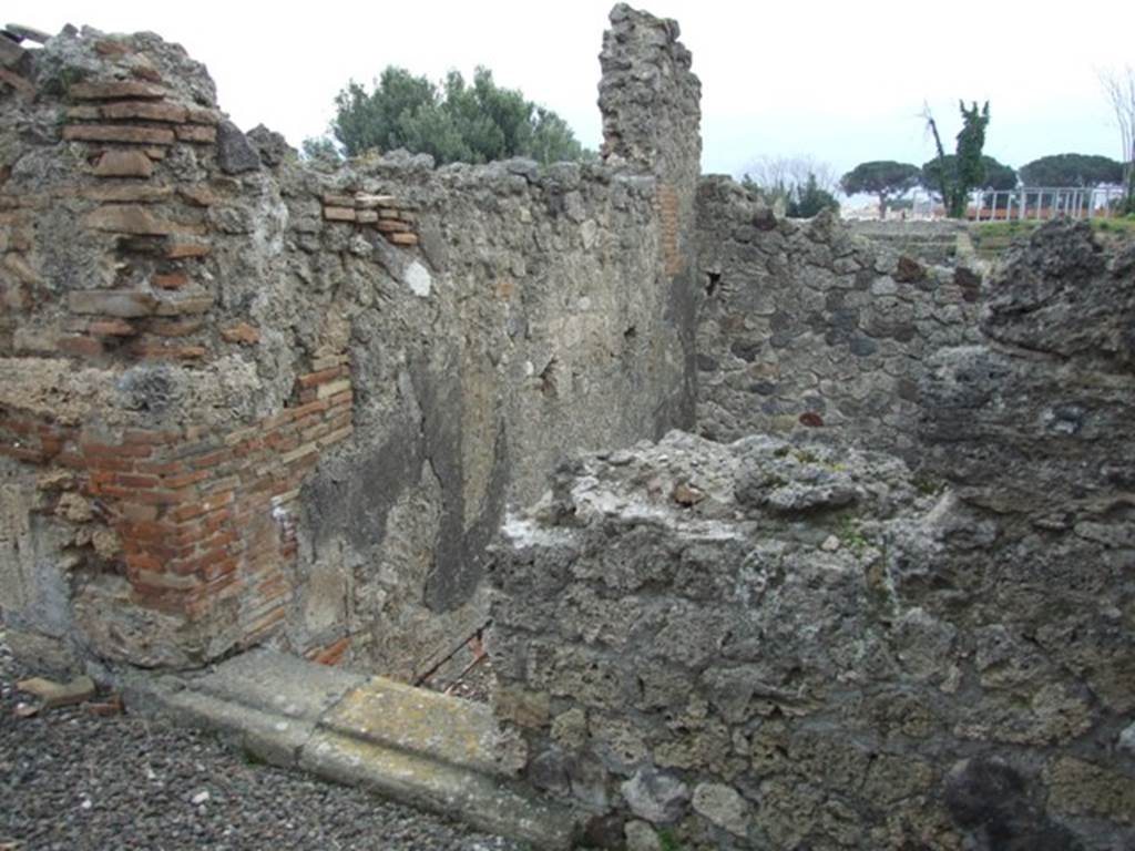 I.9.1 Pompeii. March 2009. Room 10. Garden area.
Doorway into room at south end of west side. The floor is no longer there, and the drop is down into the workshop complex at a lower level.