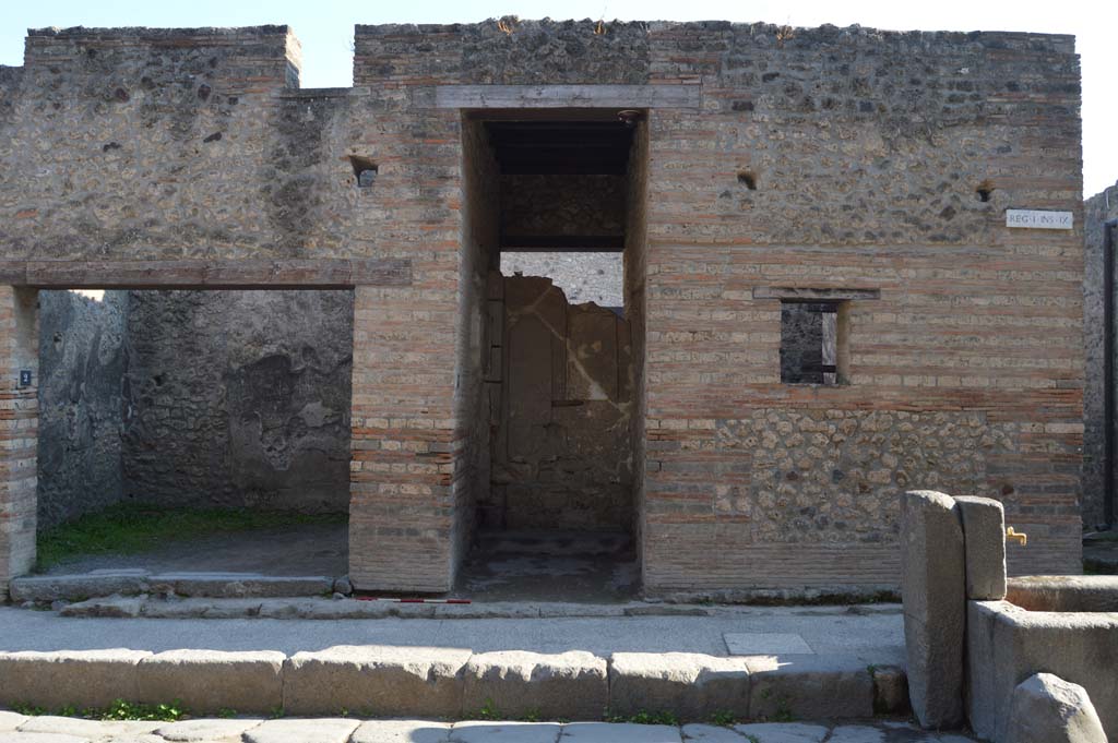 I.9.1 Pompeii, on right, with I.9.2, on left, Pompeii. October 2017. Looking south towards entrance doorways.
Foto Taylor Lauritsen, ERC Grant 681269 D�COR.

