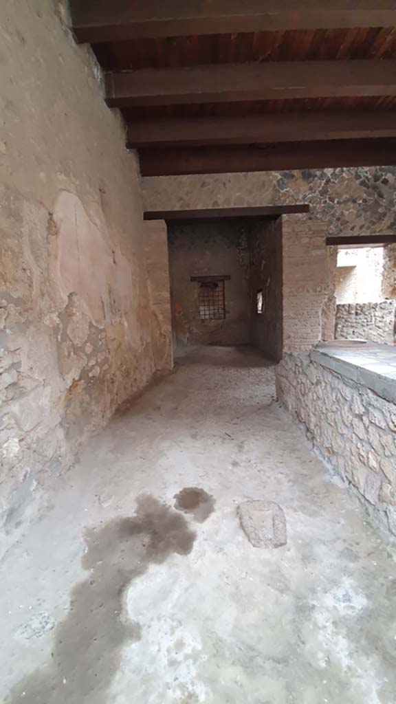 I.9.4 Pompeii. July 2021. Looking south across flooring on east side of bar-room.
Foto Annette Haug, ERC Grant 681269 DÉCOR.