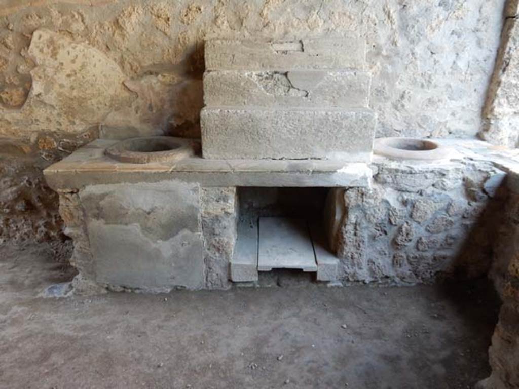 I.9.4 Pompeii. May 2015. Looking towards display shelving and two urns on west side of counter. Photo courtesy of Buzz Ferebee.